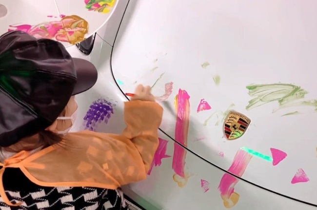 Mother lets daughter paint her Porsche