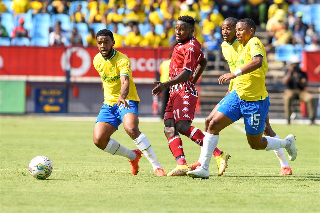 PRETORIA, SOUTH AFRICA - JANUARY 28: Victor Letsoalo of  Sekhukhune United is challenge by Sipho Mbhule, Thapelo Morena and Andile Jali of Mamelodi Sundowns during the DStv Premiership match between Mamelodi Sundowns and Sekhukhune United at Loftus Versfeld Stadium on January 28, 2023 in Pretoria, South Africa. (Photo by Lefty Shivambu/Gallo Images)