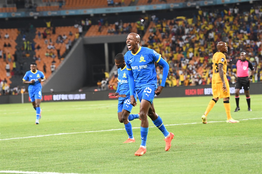 JOHANNESBURG, SOUTH AFRICA - JANUARY 21: Khuliso Mudau of Mamelodi Sundowns celebrates a goal with teammates during the DStv Premiership match between Kaizer Chiefs and Mamelodi Sundowns at FNB Stadium on January 21, 2023 in Johannesburg, South Africa. (Photo by Lefty Shivambu/Gallo Images)