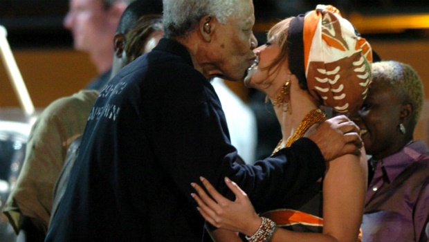 Beyoncé and the late Nelson Mandela at the '46664: Give 1 Minute Of Your Life To AIDS' Concert
