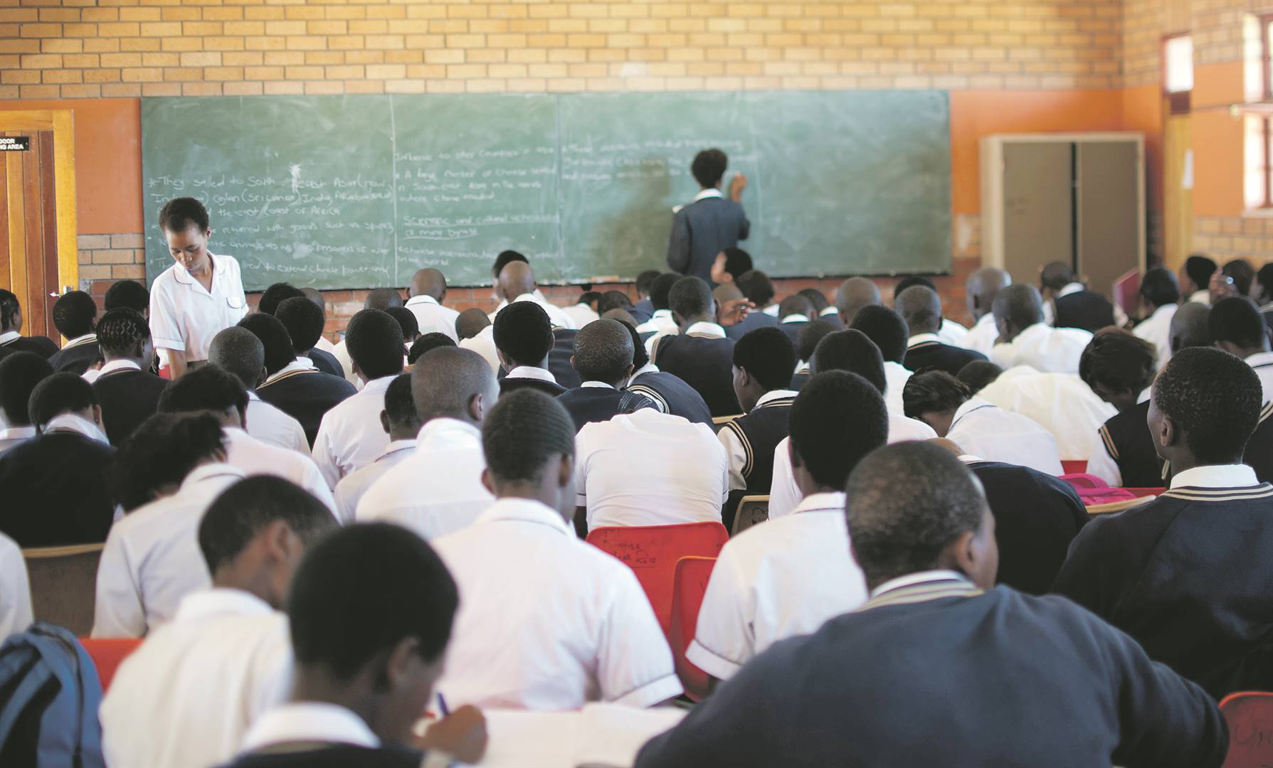 Classrooms at Meyisi Senior Secondary School in Flagstaff near Lusikisiki are overcrowded. There will be a need for more classrooms if schools are to maintain proper social distancing. Picture: Mziwoxolo Mtola