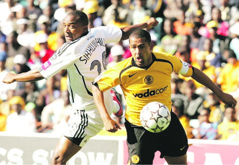 Former Kaizer Chiefs defender Fabian McCarthy vies for the ball with Orlando Pirates’ Mulondo Sikhwivhilu during their heyday. Picture: Lefty Shivambu / Gallo Images