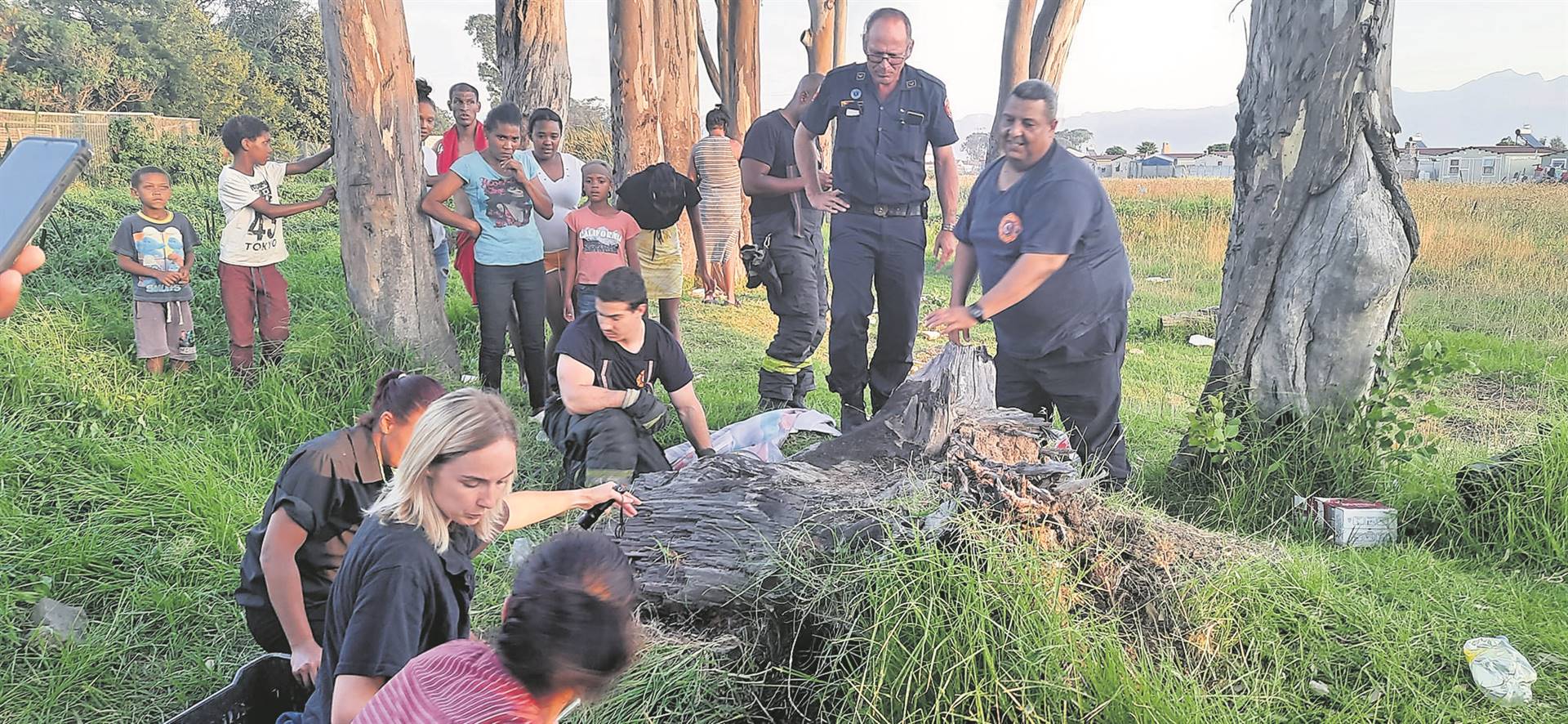 Megan Bridger and various role-players involved in the intense rescue of Sweety, a cross-breed dog that found herself stuck under a tree stump while giving birth in Somerset West last Tuesday (17 January). 