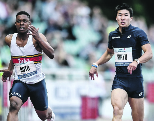 Thando Roto takes on Yoshihide Kiryu of Japan in the 100m final when the South African sprinter ran a season best time of 10.17 seconds in the Czech Republic Picture: FILIP SINGER / EPA