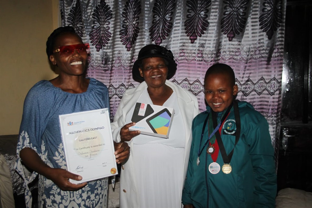 Sibusiso Sindane with his maths teacher Tsakane Nkone and his mum, Sara Sindane. Photo by Phineas Khoza