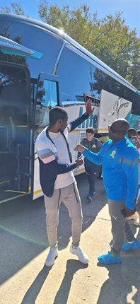 <p>A wave to the surrounding community kids looking to catch a glimpse of the Tshwane giants at the entrance. Rhulani Mokwena is laser focused and was the last to get off the bus. The reason behind that is that each player and staff member gets a warm hug and embrace - just something extra to set the tone for a semi-final.</p><p>- Tashreeq Vardien</p>