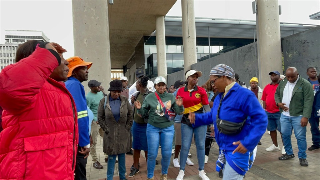 The City of Tshwane contract workers, security guards and meter readers picketed outside Tshwane House on Tuesday, 28 March.        Photo by Kgalalelo Tlhoaele