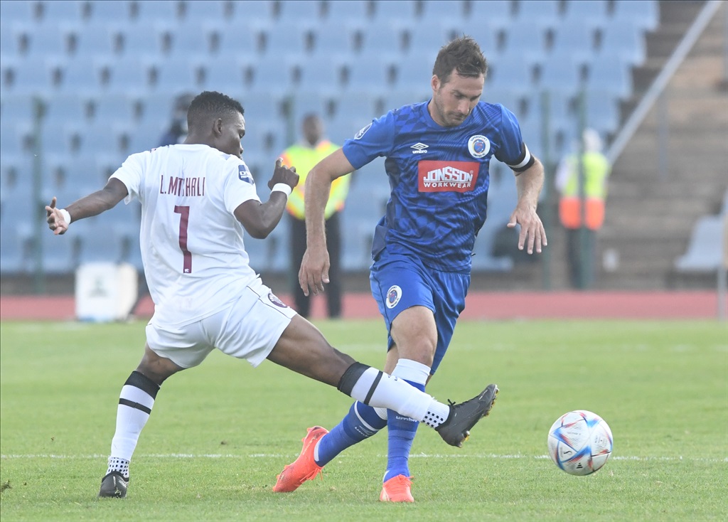 JOHANNESBURG, SOUTH AFRICA - JANUARY 28:  Lindokuhle Mtshali of Swallows and Bradley Grobler of SuperSport United during the DStv Premiership match between Swallows FC and SuperSport United at Dobsonville Stadium on January 28, 2023 in Johannesburg, South Africa. (Photo by Sydney Seshibedi/Gallo Images)