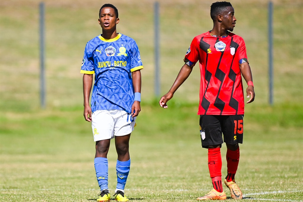 BRAKPAN, SOUTH AFRICA - MAY 05: Siyabonga Mabena of Mamelodi Sundowns and Siphesihle Mazibuko of TS Galaxy during the Dstv Diski Challenge match between TS Galaxy and Mamelodi Sundowns at Tsakane Stadium on May 05, 2024 in Brakpan, South Africa. (Photo by Alche Greef/Gallo Images)