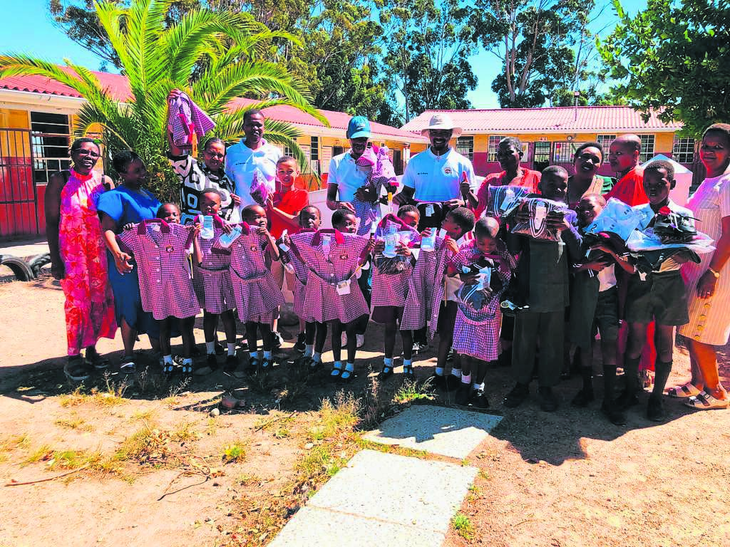 The Mbeko Eco Club, with the help of a family from Switzerland, donated school uniforms to the value of R9 600 to learners at Langabuya Primary School in Mbekweni. According to Khahliso Lefatsa from the Mbeko Eco Club, the family visited the Mbeko Eco Club’s environmental projects, which it hosts at schools in Mbekweni, and showed interest in the work it does. Lefatsa said because some learners were in need of school clothes it was decided the donors’ money would be used on acquiring these. 