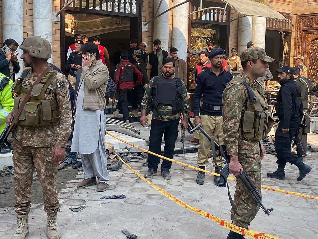 Sedikitnya 28 tewas saat ledakan masjid di Peshawar Pakistan menargetkan polisi
