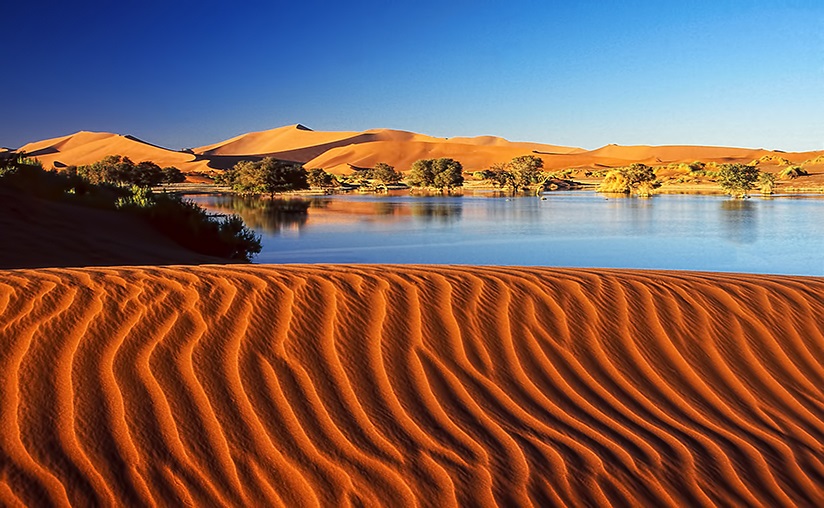 View of sand dune in desert against clear sky. Photo: Galloimages/Gettyimages.com
