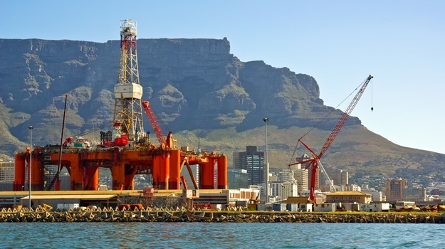oil- rig been repared in the bay into a big city w