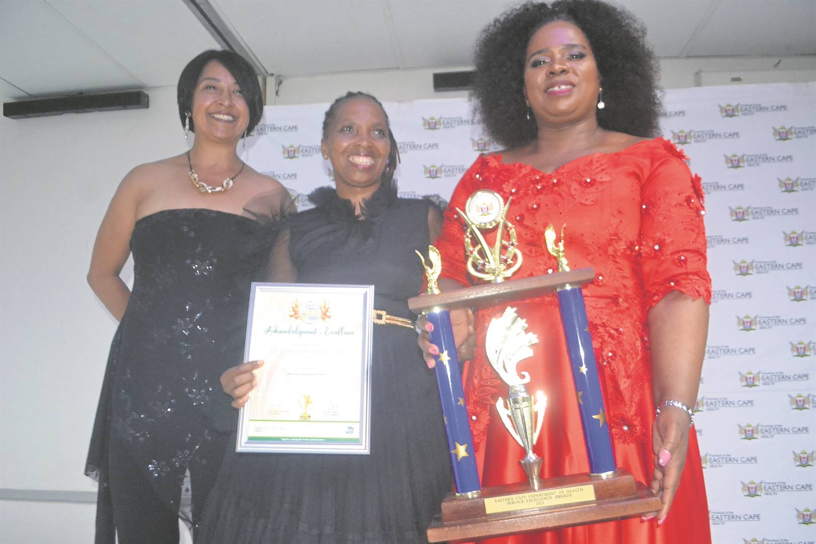 Best Employee award recipient Dr. Nomlindo Makubalo receives her award and certificate from Eastern Cape Health MEC Nomakhosazana Meth (right) and Eastern Cape Department of Health HoD, Dr Rolene Wagner (left).                                     