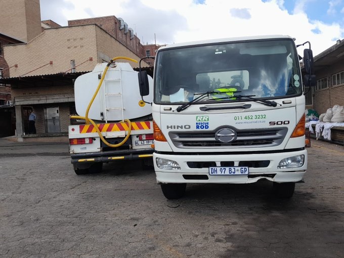 Water tankers are stationed outside the Rahima Moosa Mother and Child Hospital in Coronationville, Johannesburg.