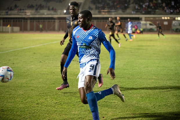 <p><strong>THE BIRDS SWOOP FOR MACHEKE</strong></p><p>Tawanda Macheke is set to complete a sensational switch to The Birds after the player was dramatically released by Maritzburg United.</p>