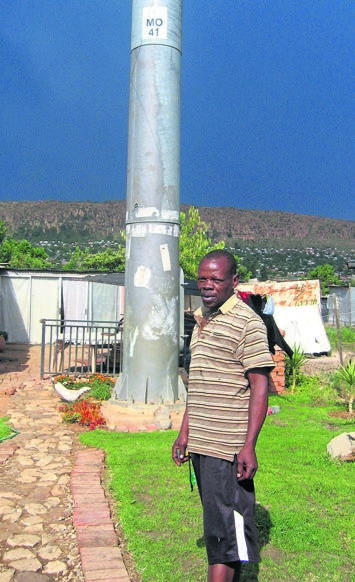 Obert Mahlangu wants this high-mast light pole to be removed from his yard.        Photo by              Aaron Dube