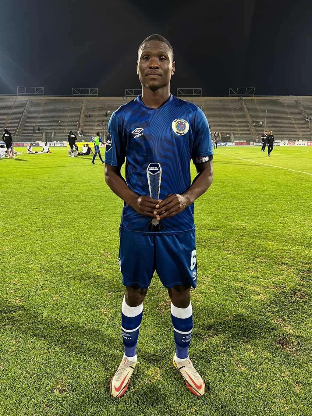 Kaizer Chiefs on X: Ditlhokwe Pens a Pre-Contract with Chiefs Kaizer Chiefs  are delighted to announce the signing of a pre-contract securing the  acquisition of left-sided centre-back, Thatayaone Ditlhokwe, from  SuperSport United.