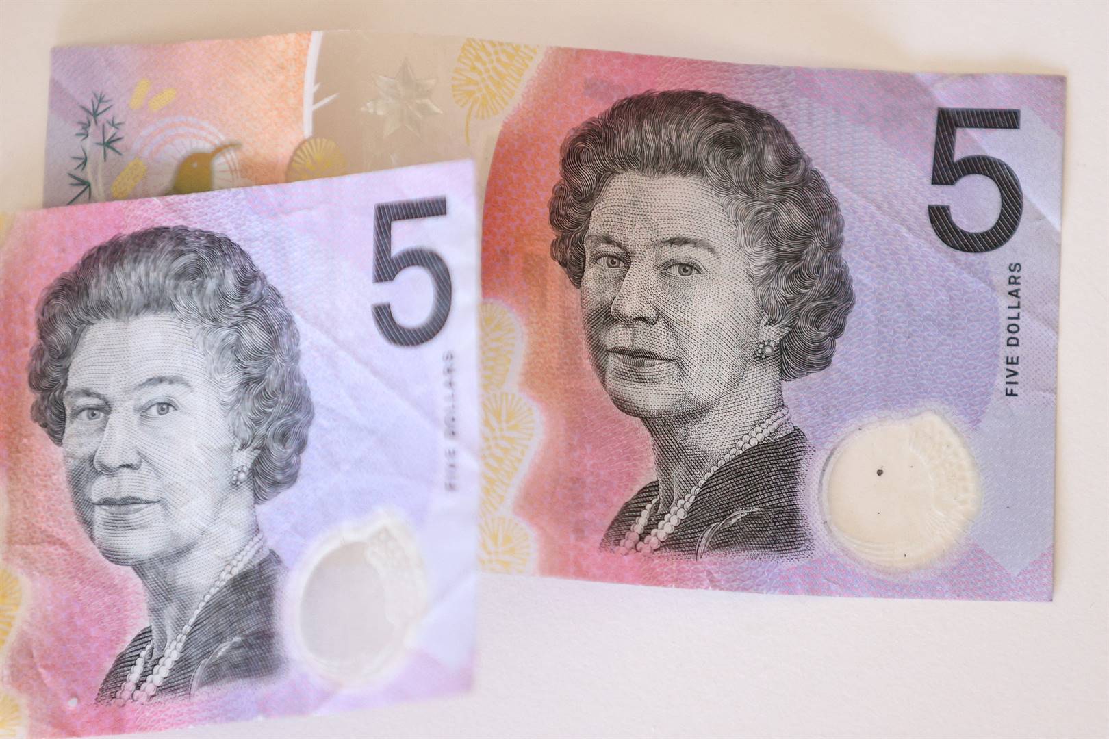 ’n Illustrasie van die Australiese $5-banknote met ’n afbeelding van koningin Elizabeth II. Foto: Reuters