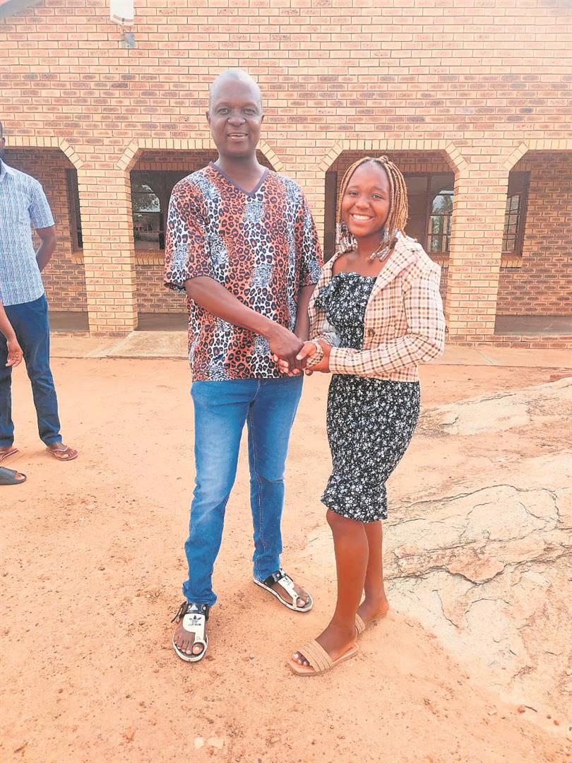Hosi Bohani Shigamani congratulating top matric achiever Amukelo Nkuna.                      Photo by Oris Mnisi 