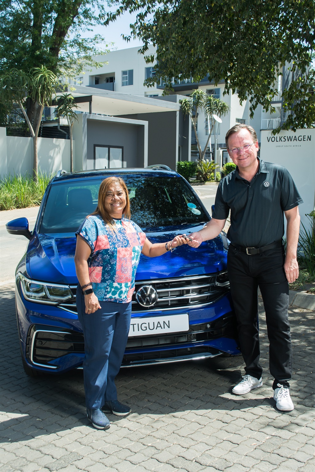 Banyana Banyana coach Desiree Ellis takes delivery of her new Volkswagen Tiguan. Photo: Motorpress