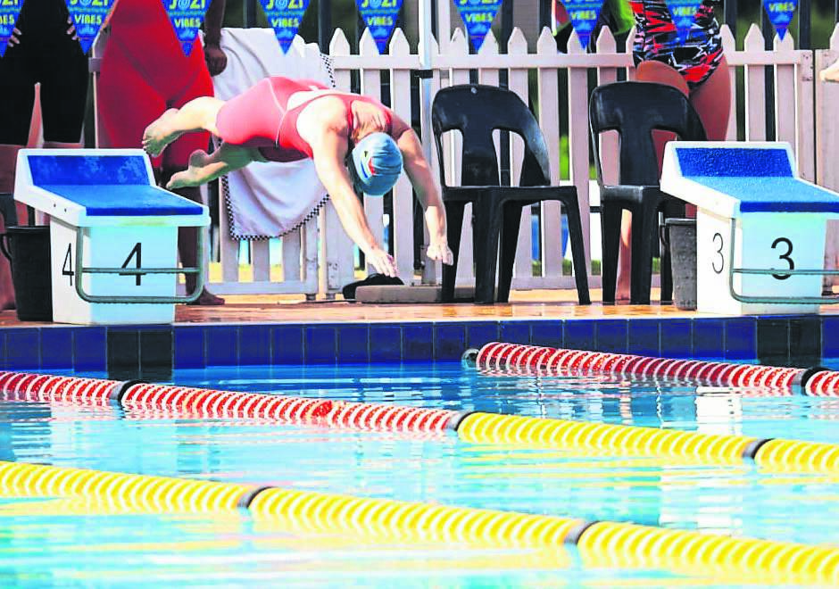 Ina Prinsloo, a master swimmer from Bethlehem, diving into the pool at the 39th South African Master Swimming Championship that was held in Johannesburg from 13 to 16 March.   Photo: Supplied