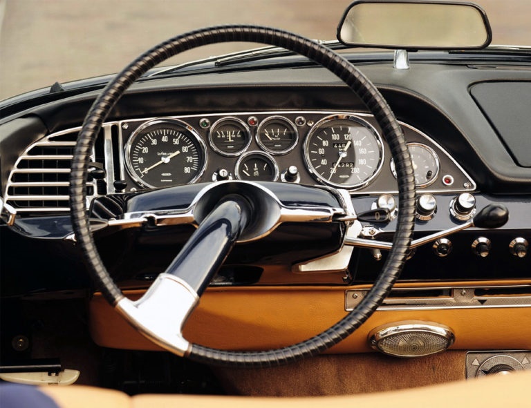 Why was the DS steering wheel designed that way? - Citroënvie!