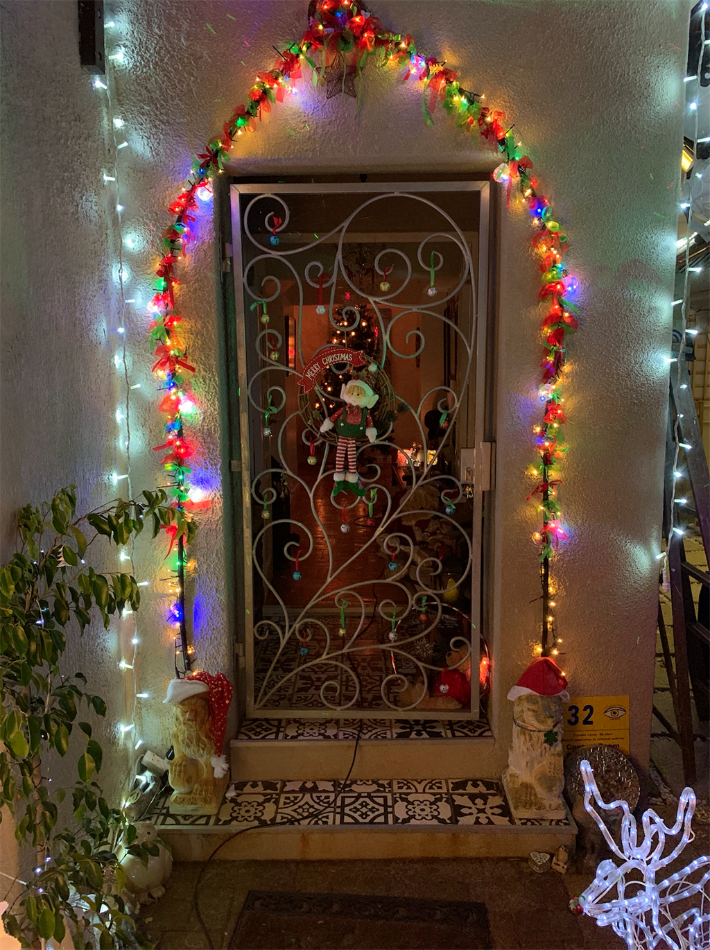 The gate of Bernhardi’s front door was decorated t