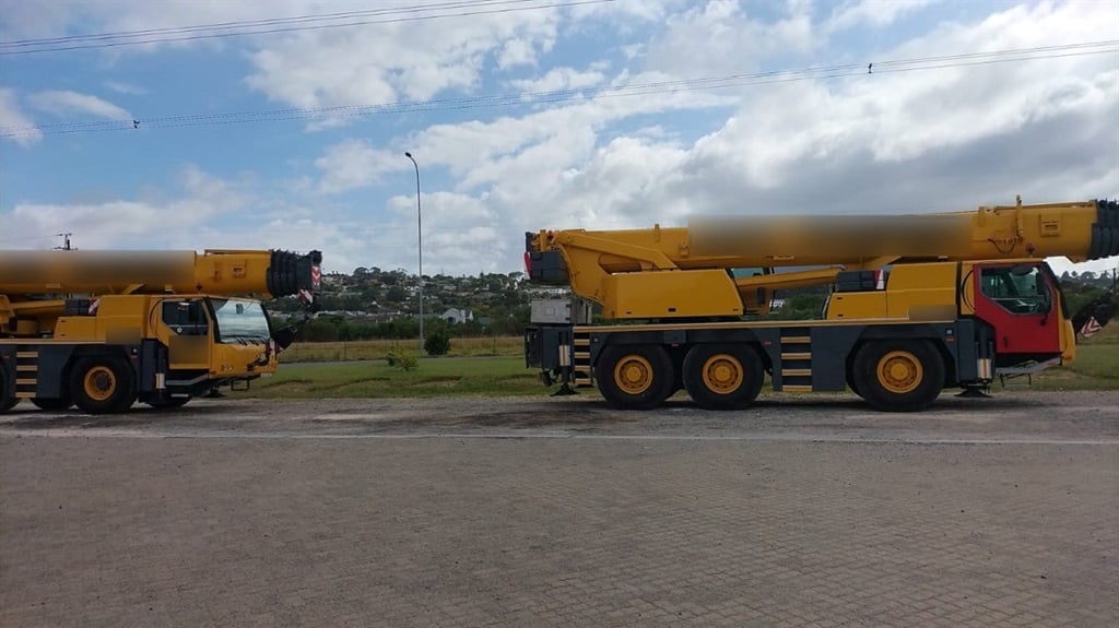 News24.com | Two crane drivers arrested for reckless driving in Cape Town