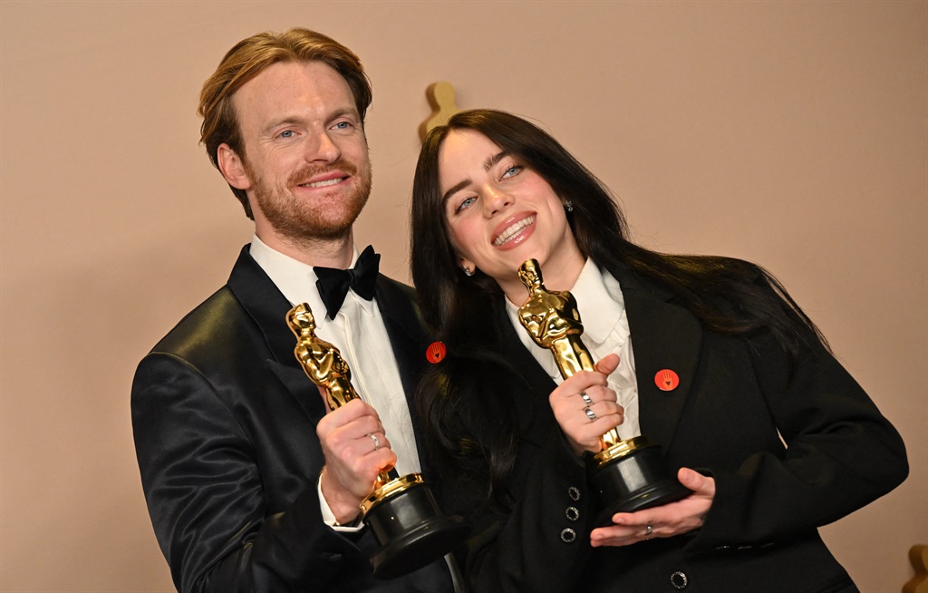 US singer-songwriters Billie Eilish and Finneas O'Connell pose in the press room with the Oscar for Best Original Song for What Was I Made For? during the 96th Annual Academy Awards at the Dolby Theatre in Hollywood, California on 10 March 2024. (Robyn BECK / AFP)