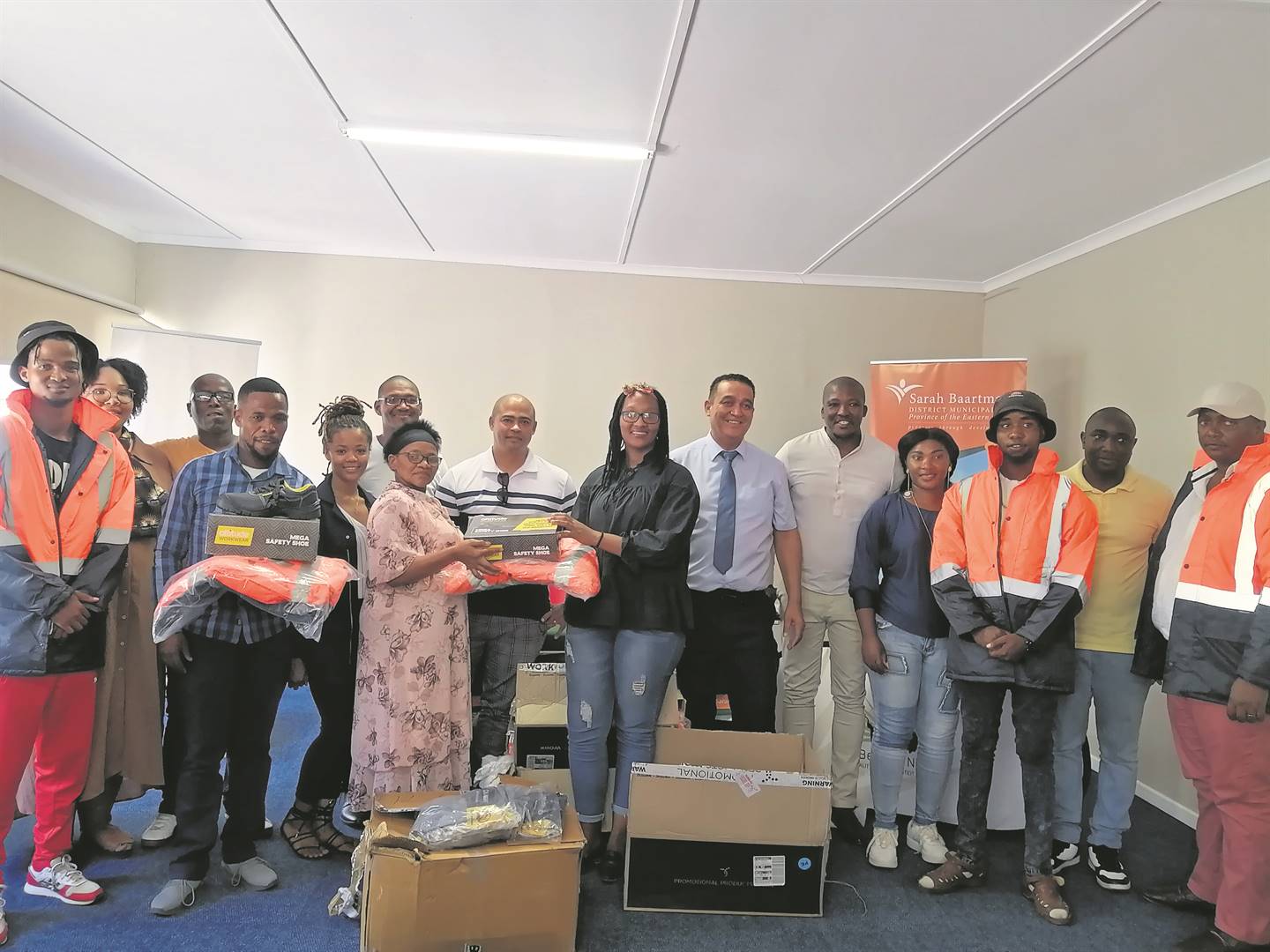The Sarah Baartman District Municipality (SBDM), in conjunction with the Dr. Beyers Naudè Municipality (DBNLM), recently handed over personal protective equipment to 20 unemployed community members in DBNLM.                             