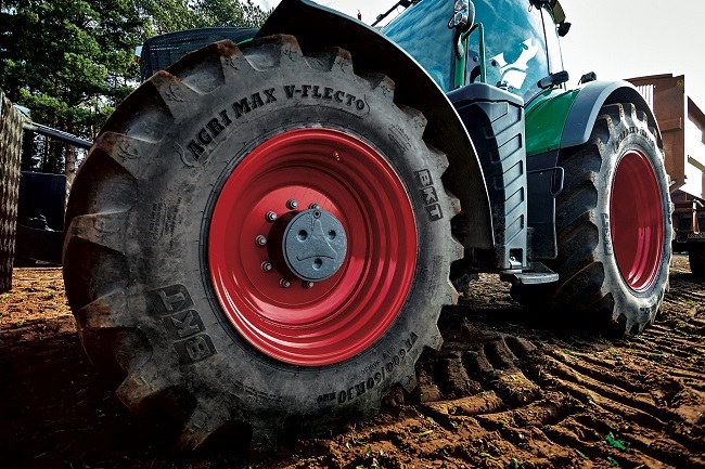 BKT Tires kan nou amptelik ’n aantal van sy hoëflottasie-landboubande as Cyclic Field Operations (sikliese veldbedrywighede)-gesertifiseerd bemark. Foto: BKT Tyres