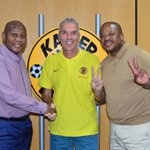 Kaizer Motaung Snr and Bobby Motaung with new Kaizer Chiefs coach Ernst Middendorp.
Photo: Twitter 