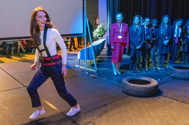 Princess Kate pulls tyres during a visit to Landau Forte College Derby. (PHOTO: Gallo Images/Getty Images)