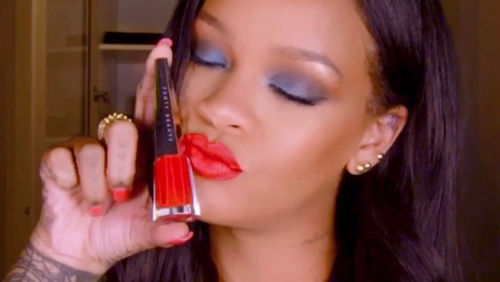 Rihanna doing her Wild Thoughts makeup tutorial. Credit: www.rihannanow.com