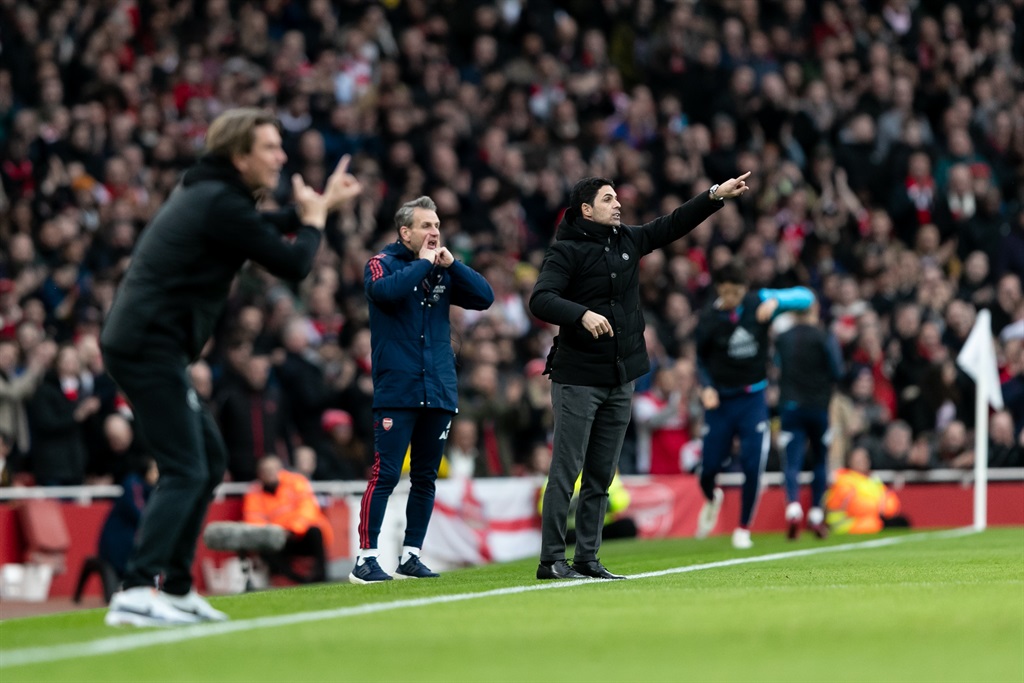 LONDON, ENGLAND - FEBRUARY 11: Arsenal manager Mikel Arteta gives instructions during the Premier League match between Arsenal FC and Brentford FC at Emirates Stadium on February 11, 2023 in London, United Kingdom. (Photo by Gaspafotos/MB Media/Getty Images)