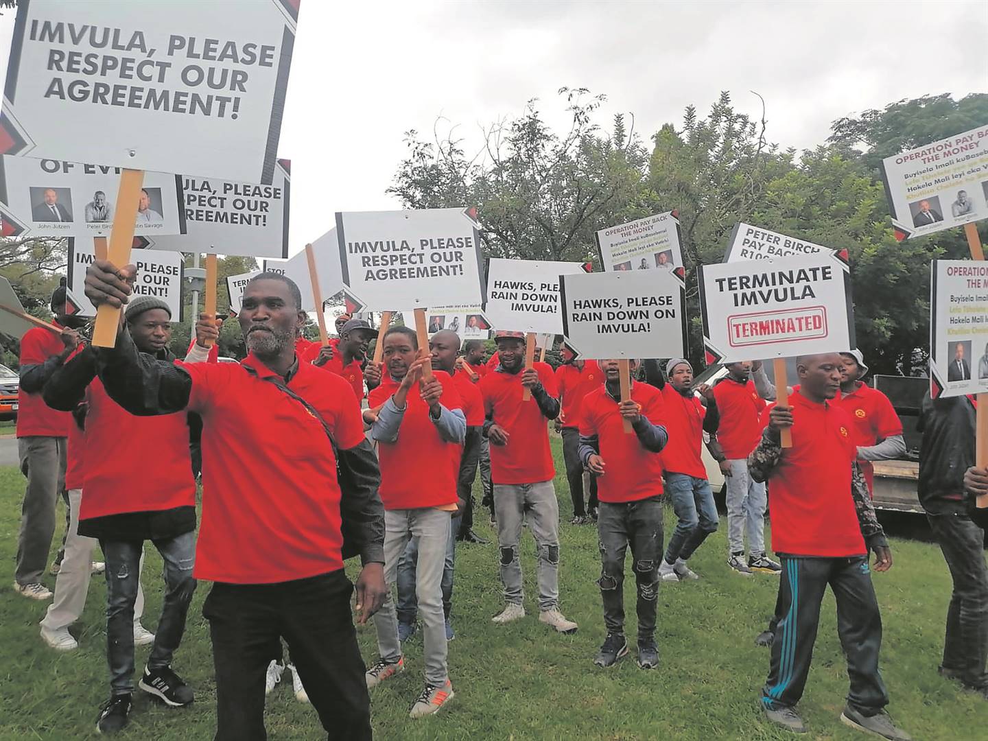 Members of different unions picketing outside the Imvula Groups’ offices in Woodmead. Photo by Kgomotso Medupe
