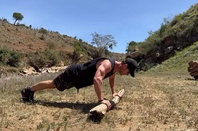 Chris Hemsworth improvises a training session in Kenya.