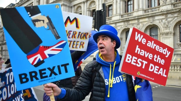Anti-Brexit and pro-Brexit demonstrators gather outside the gates of Downing Street, London on January 2, 2019. (Photo by Alberto Pezzali/NurPhoto via Getty Images)