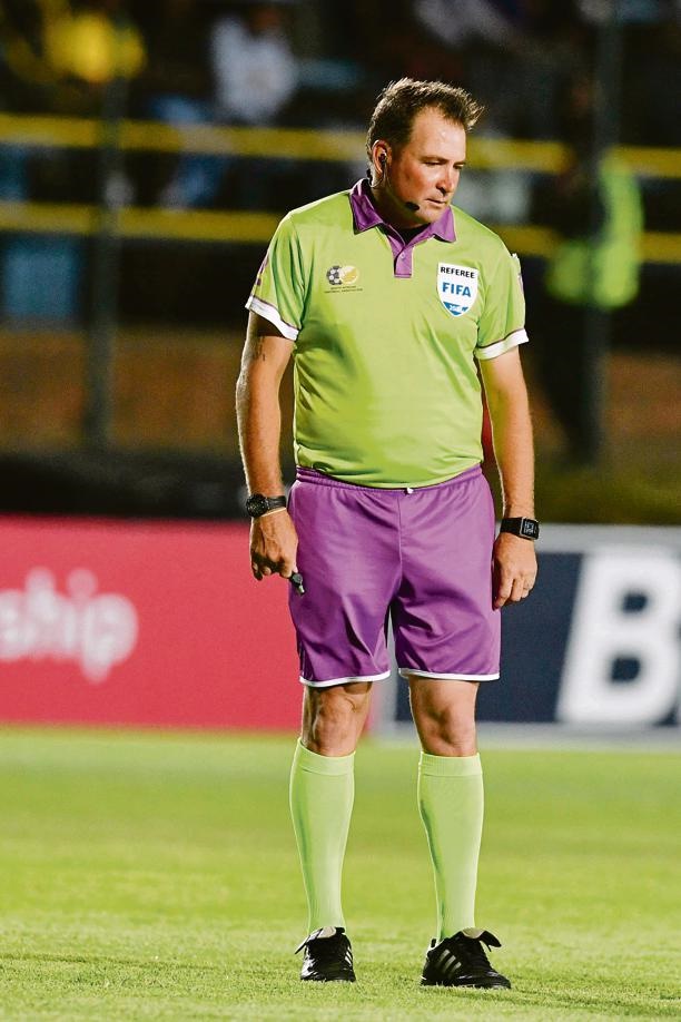 Referee Daniel Bennett. Picture: Lefty Shivambu/Gallo Images