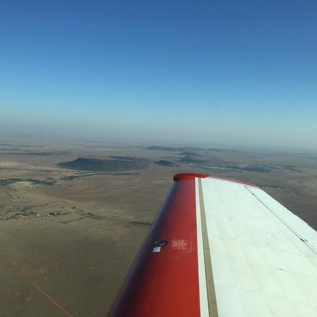 Mnr. Carel van der Merwe het in Oktober 2016 ’n foto van sy vliegtuig op Facebook geplaas waarin hy aandui dat hy in Bloemfontein was en op pad terug na die Karoo is. Foto: Facebook/Carel van der Merwe.