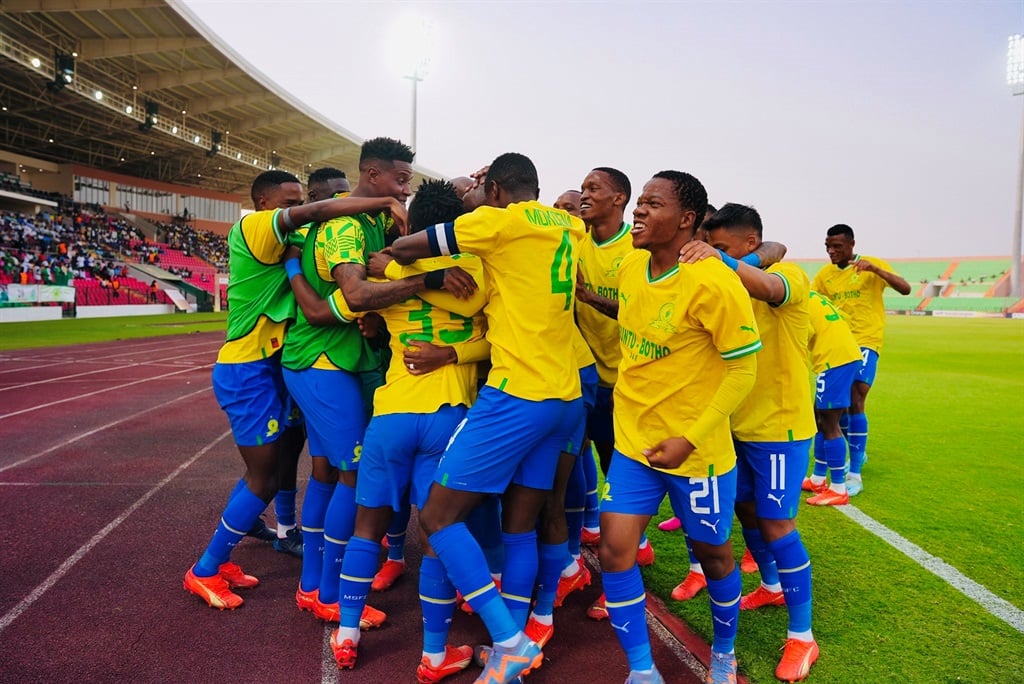 Mamelodi Sundowns celebrate the 3-1 win over Coton Sport in the CAF Champions League.  
Image via: @Masandawana 