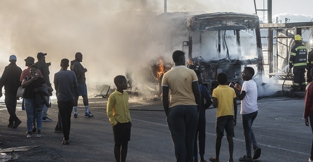News24.com | Western Cape taxi bosses call off strike action after urgent talks