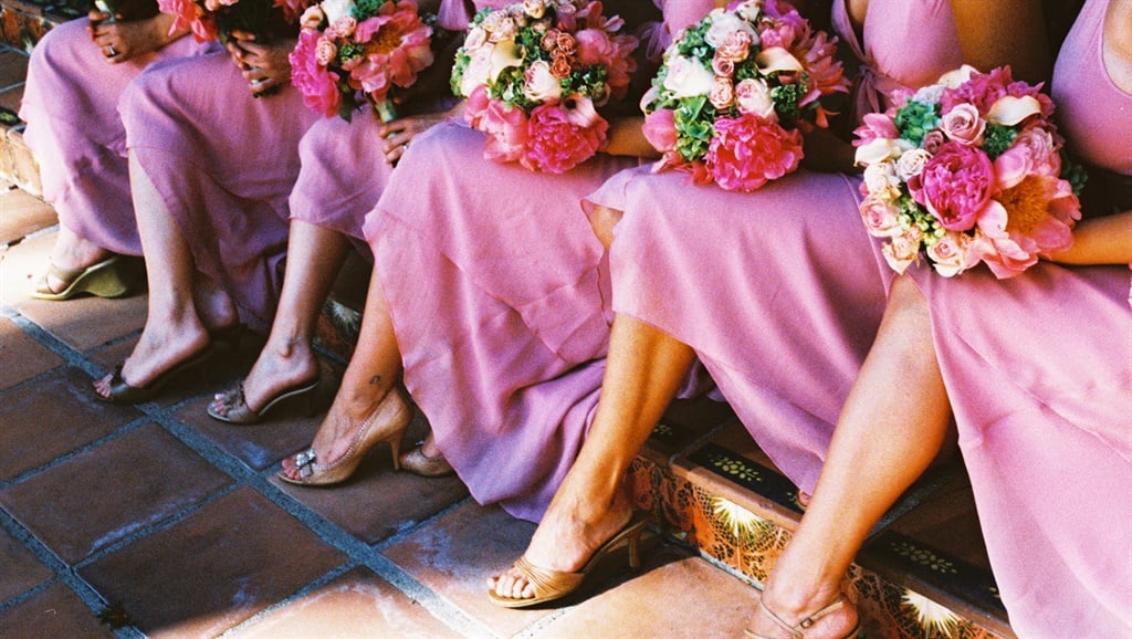 Bridesmaids in pink dresses with bouquets 