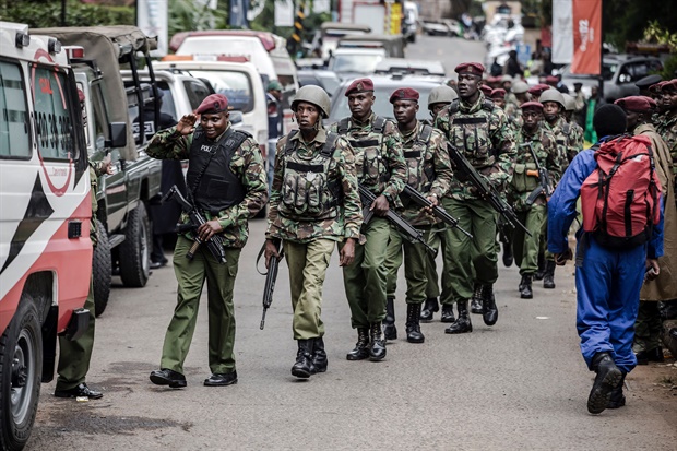 Kenyan Security Forces arrive to the scene of the on-going
terrorist attack at a hotel complex in Nairobi's Westlands suburb on Wednesday.
(<strong>Picture: AFP</strong>)

