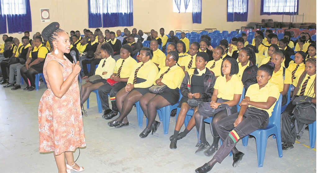 Fenny Khambule motivates Simanyene High School pupils. Photo by Velani Ludidi 