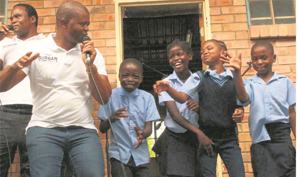Sibongiseni Shabalala sings along with the pupils of Sisini Primary School. Photo by  Bulelwa Ginindza