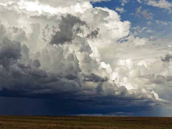 Stormwolke in die distrik Winburg. Foto: Thys du Plessis