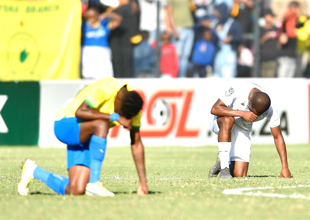 STELLENBOSCH, SOUTH AFRICA - MAY 05: Players at halftime during the Nedbank Cup semi final match between Stellenbosch FC and Mamelodi Sundowns at Danie Craven Stadium on May 05, 2024 in Stellenbosch, South Africa. (Photo by Ashley Vlotman/Gallo Images)