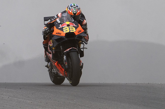 Brad Binder of Red Bull KTM Factory Racing heads down a straight during the MotoGP of Portugal at Autodromo do Algarve on 24 March 2024. (Photo by Mirco Lazzari/Getty Images)